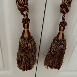 Tassel tieback for curtain
